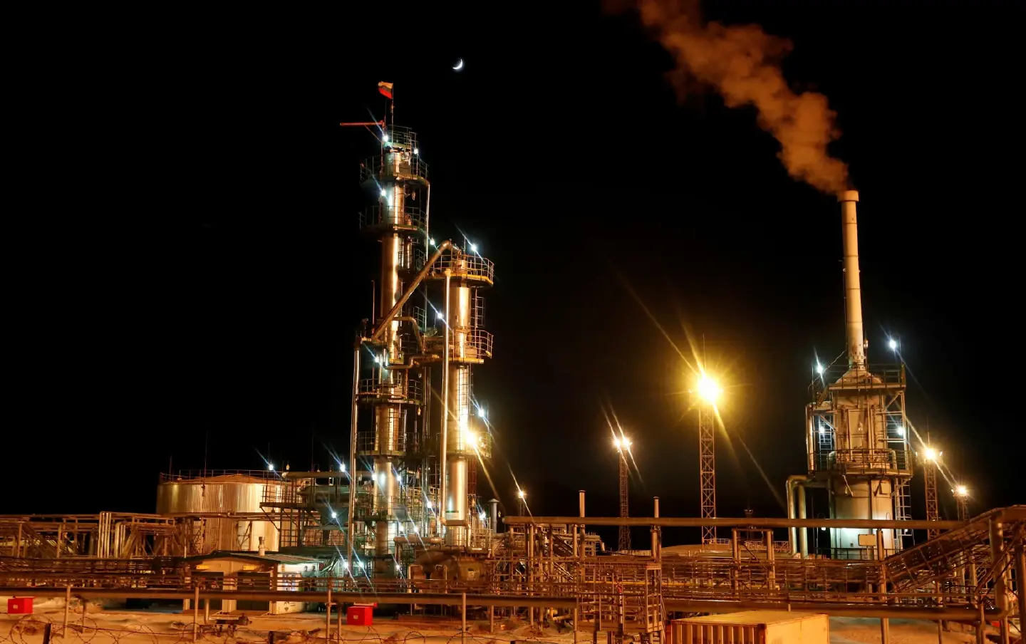 G7 price cap on Russian oil kicks in, Russia will only sell at market price