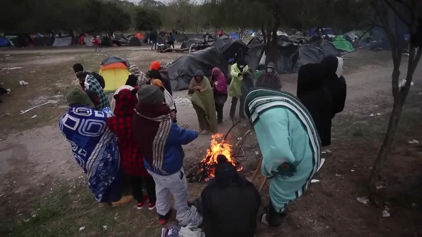 Migrants face freezing Christmas at US-Mexico border Migrants face freezing Christmas at US-Mexico border