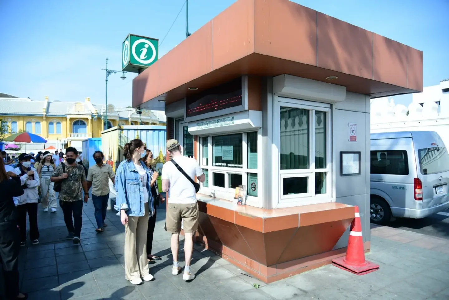Bangkok checks readiness of tourist coordination centre, tourist kiosks