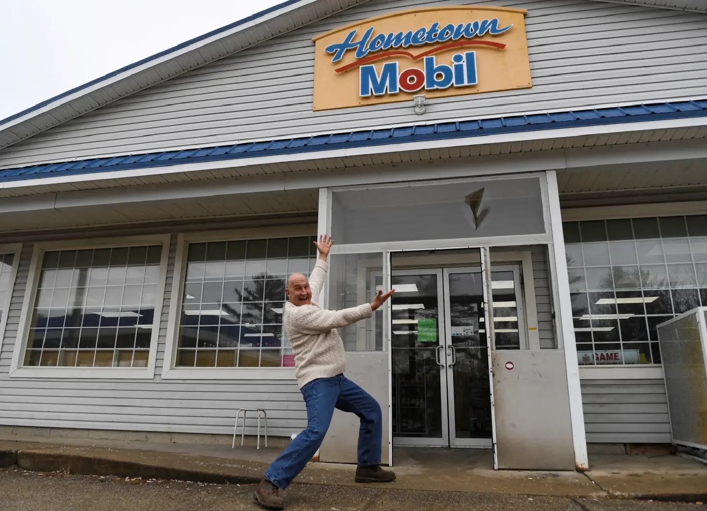 Ticket for $1.35 billion Mega Millions jackpot sold in rural Maine town Ticket for $1.35 billion Mega Millions jackpot sold in rural Maine town