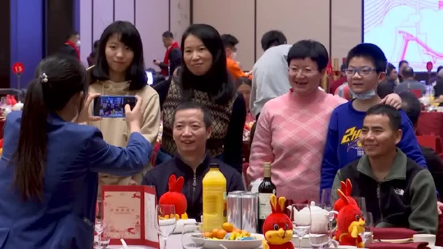 Chinese families ring in a restrictons-free Lunar New Year Chinese families ring in a restrictons-free Lunar New Year