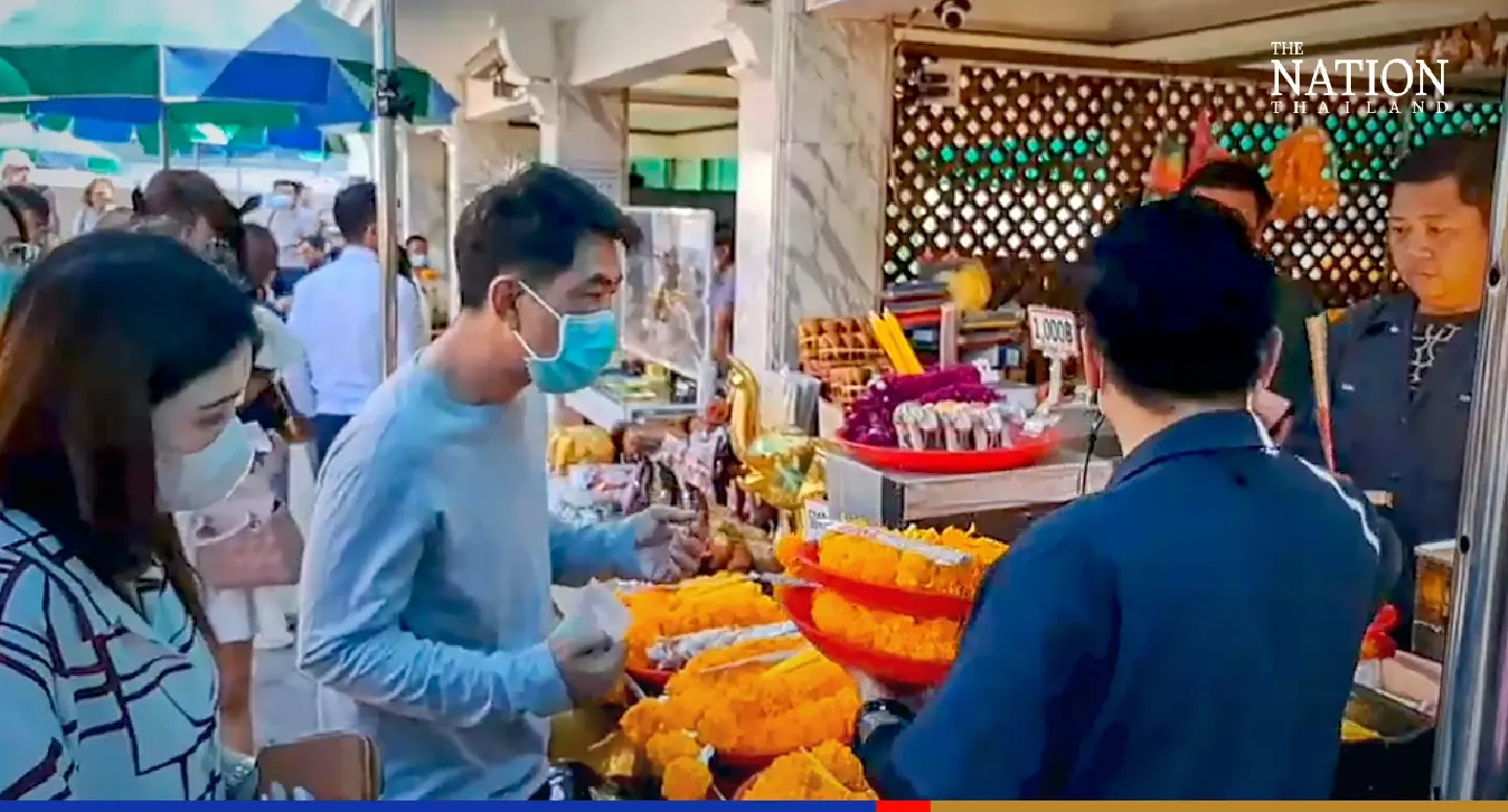 Tourist Police warn Erawan Shrine vendors against overcharging pilgrims