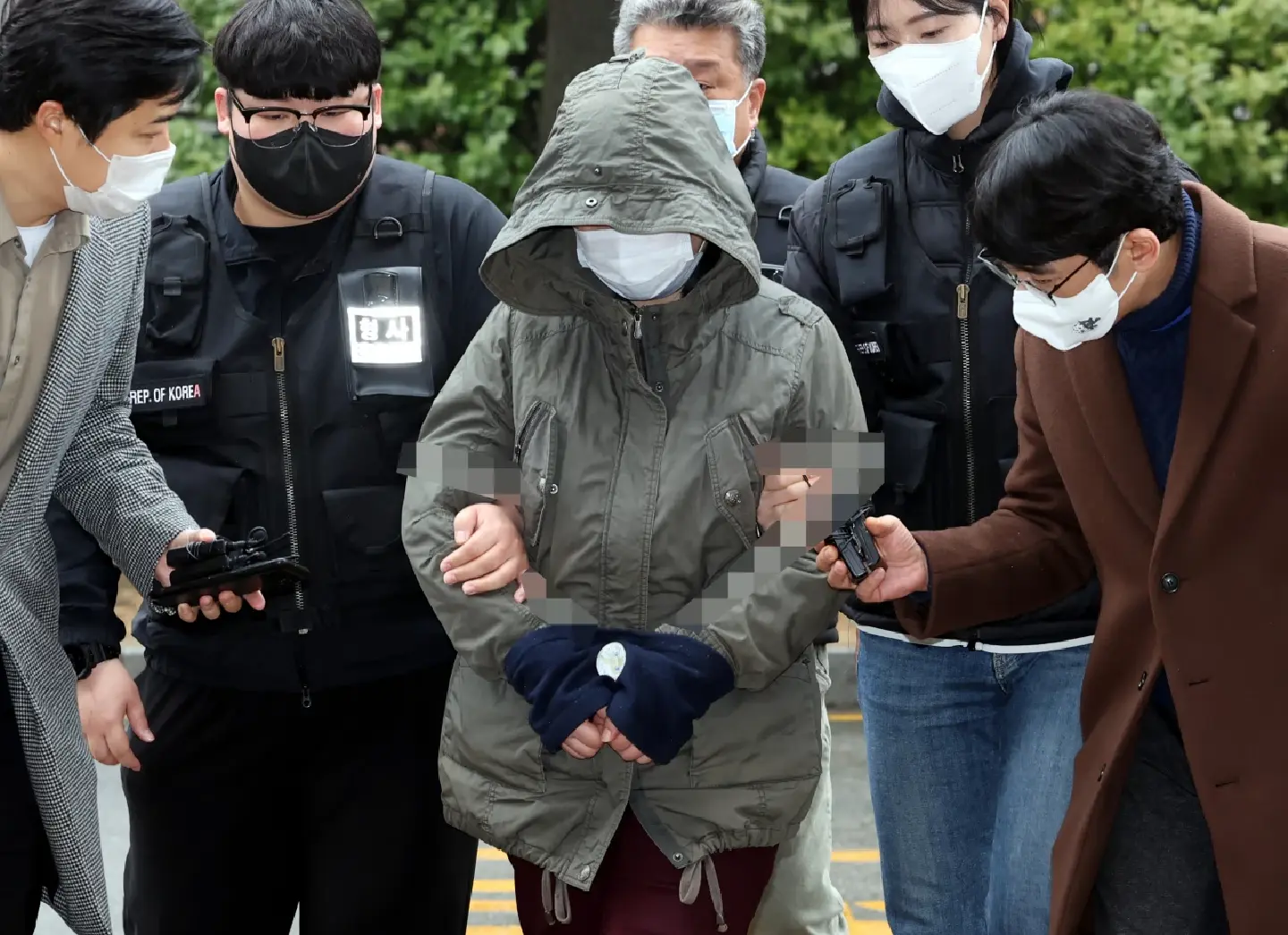 A woman is arrested in South Korea for living with dead mother's body for 2 years A woman is arrested in South Korea for living with dead mother's body for 2 years