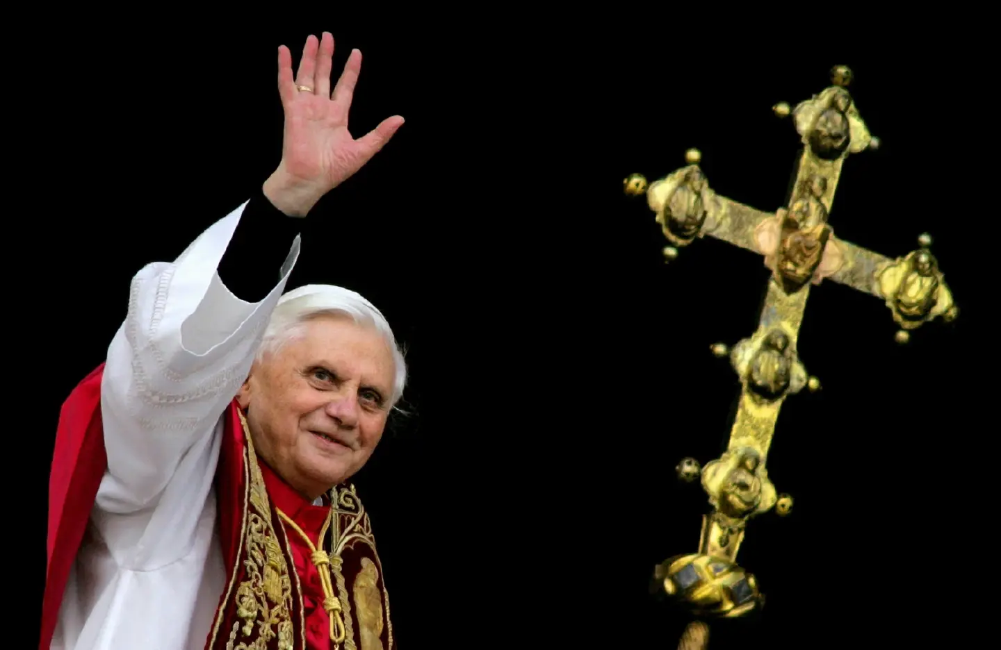 World leaders tweet condolences as Pope Benedict dies aged 95 World leaders tweet condolences as Pope Benedict dies aged 95