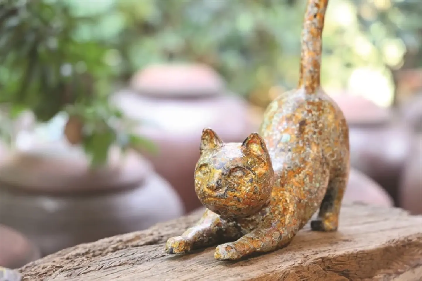 Vietnamese artist welcomes New Year with 2,023 feline statuettes