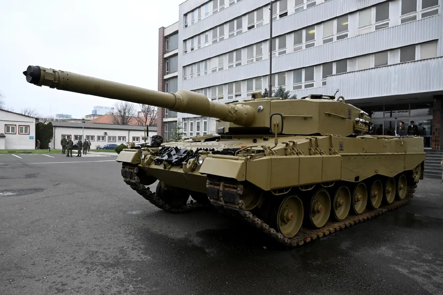 Nato allies pledge more arms for Ukraine, Germany holds out on tanks Nato allies pledge more arms for Ukraine, Germany holds out on tanks