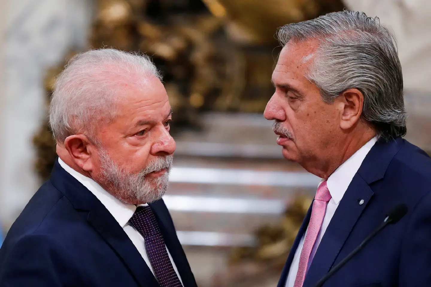 Lula says Brazil and Argentina will study common currency for trade