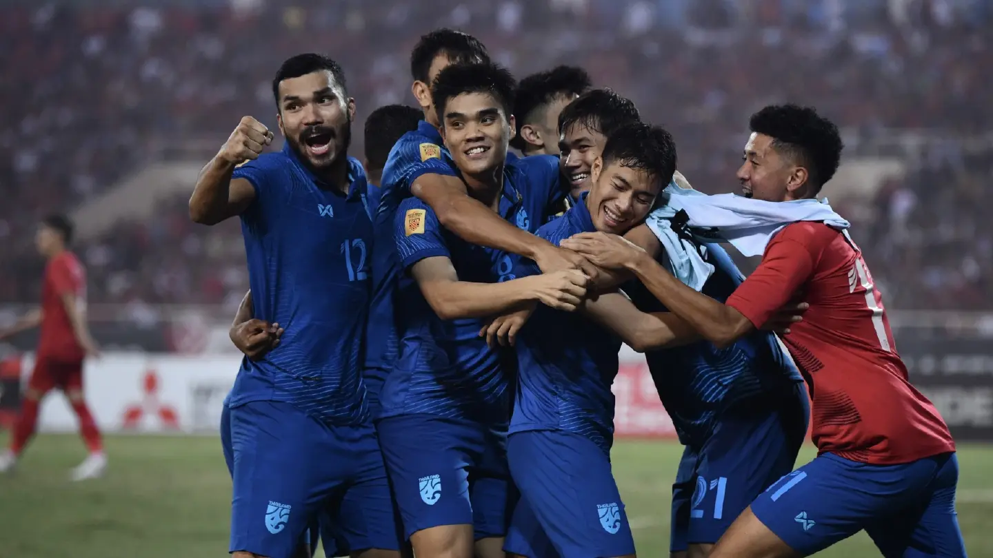 Vietnam and Thailand 2-2 draw in AFF Championship final leg 1