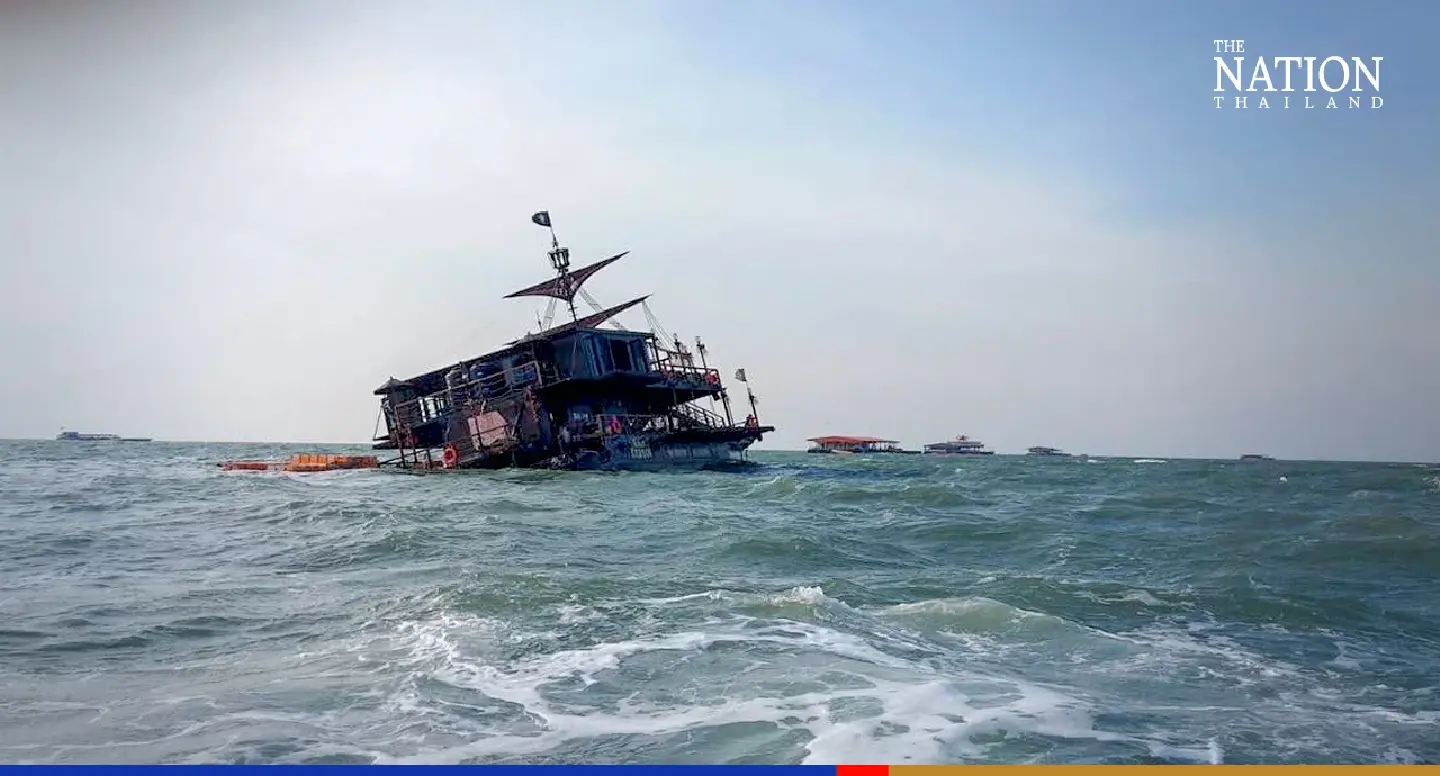 Pirate-themed floating restaurant seating 100 sinks off Pattaya