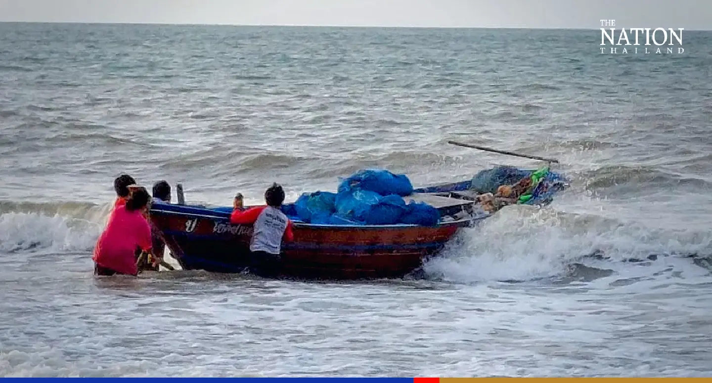 Trawler sinks in Gulf of Thailand sparking navigation warning Trawler sinks in Gulf of Thailand sparking navigation warning