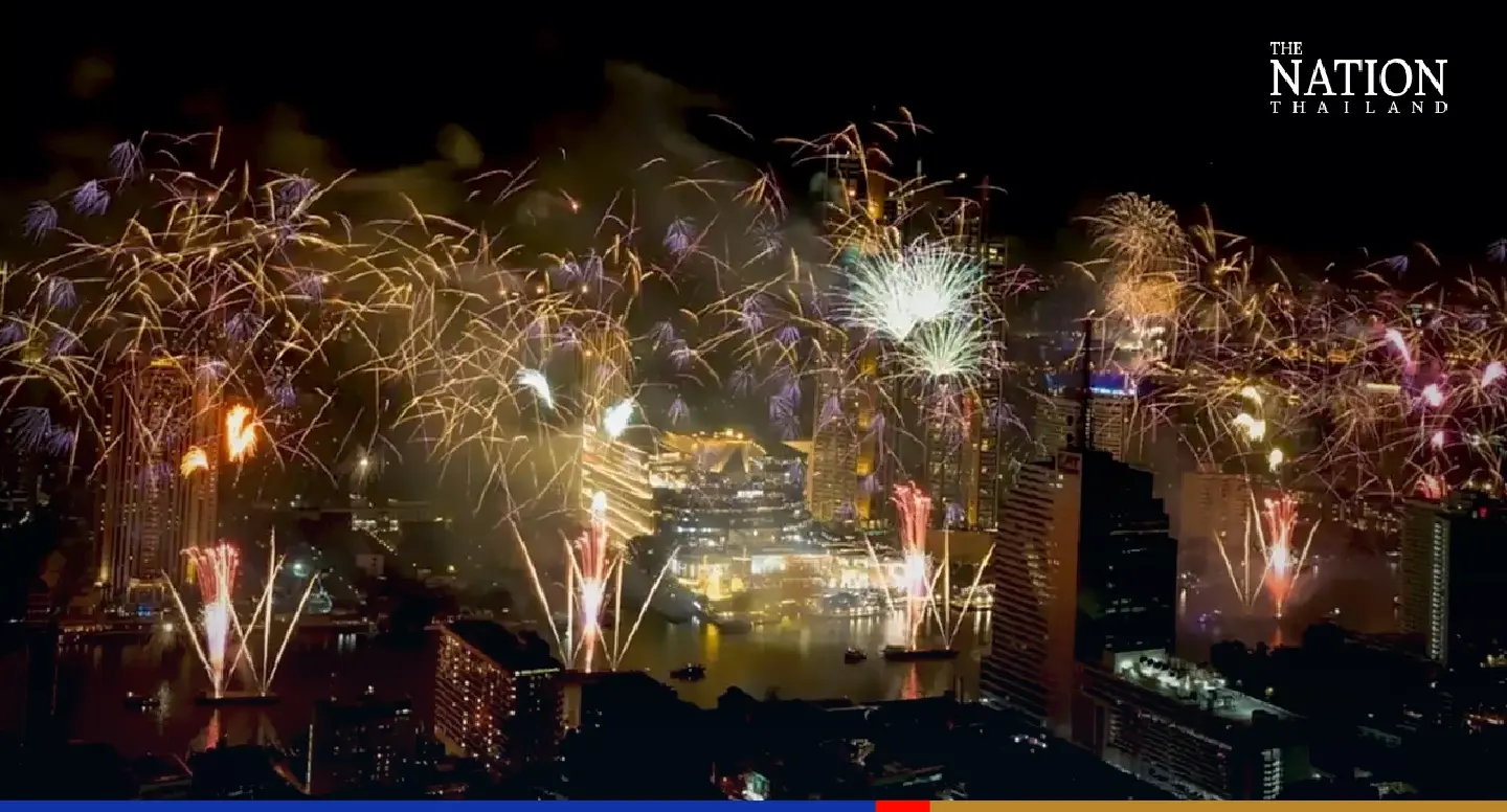 Bangkok welcomes 2023 with fantastic fireworks over the Chao Phraya