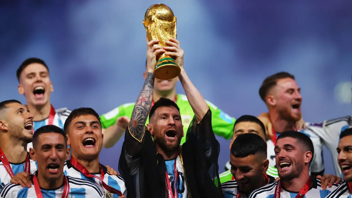 Messi on kissing the World Cup trophy and his regrets at his behaviour against Dutch Messi on kissing the World Cup trophy and his regrets at his behaviour against Dutch
