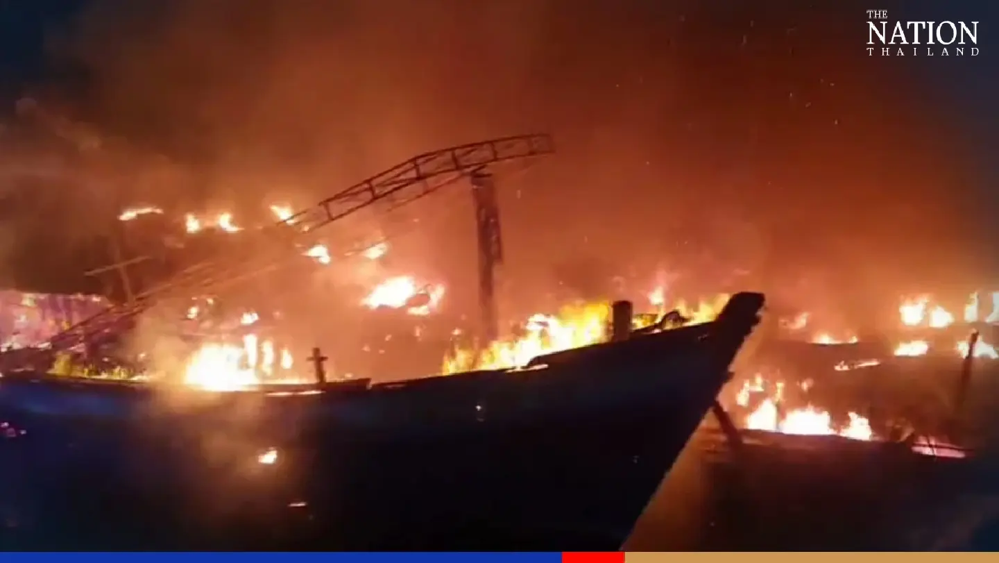 Blaze fanned by strong wind burns down 7 speed boats in Trat island