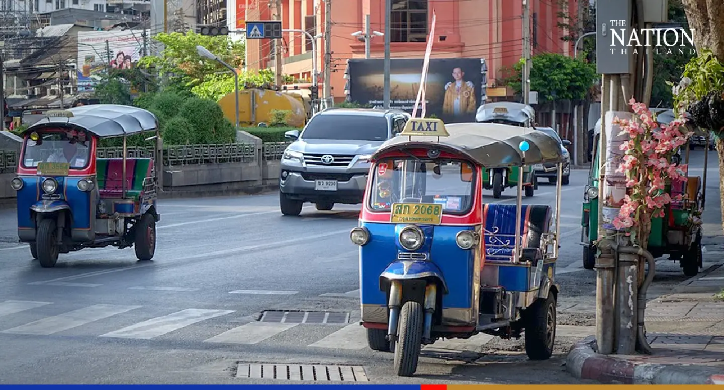 Motorists will face 4,000-baht fine and point deduction for failing to stop at pedestrian crossing