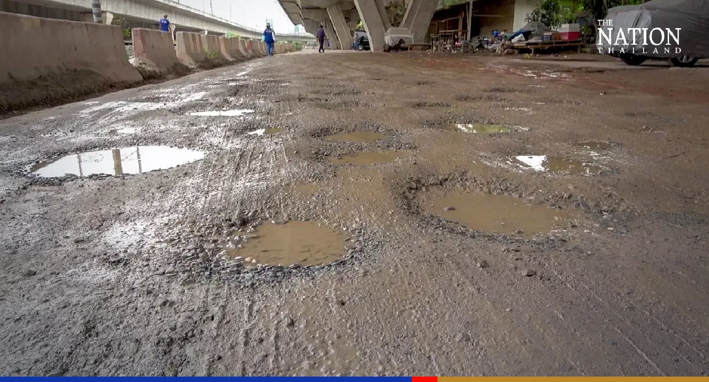 Politician seeks budget to repair potholed Bangkok road near Bang Sue Grand Station