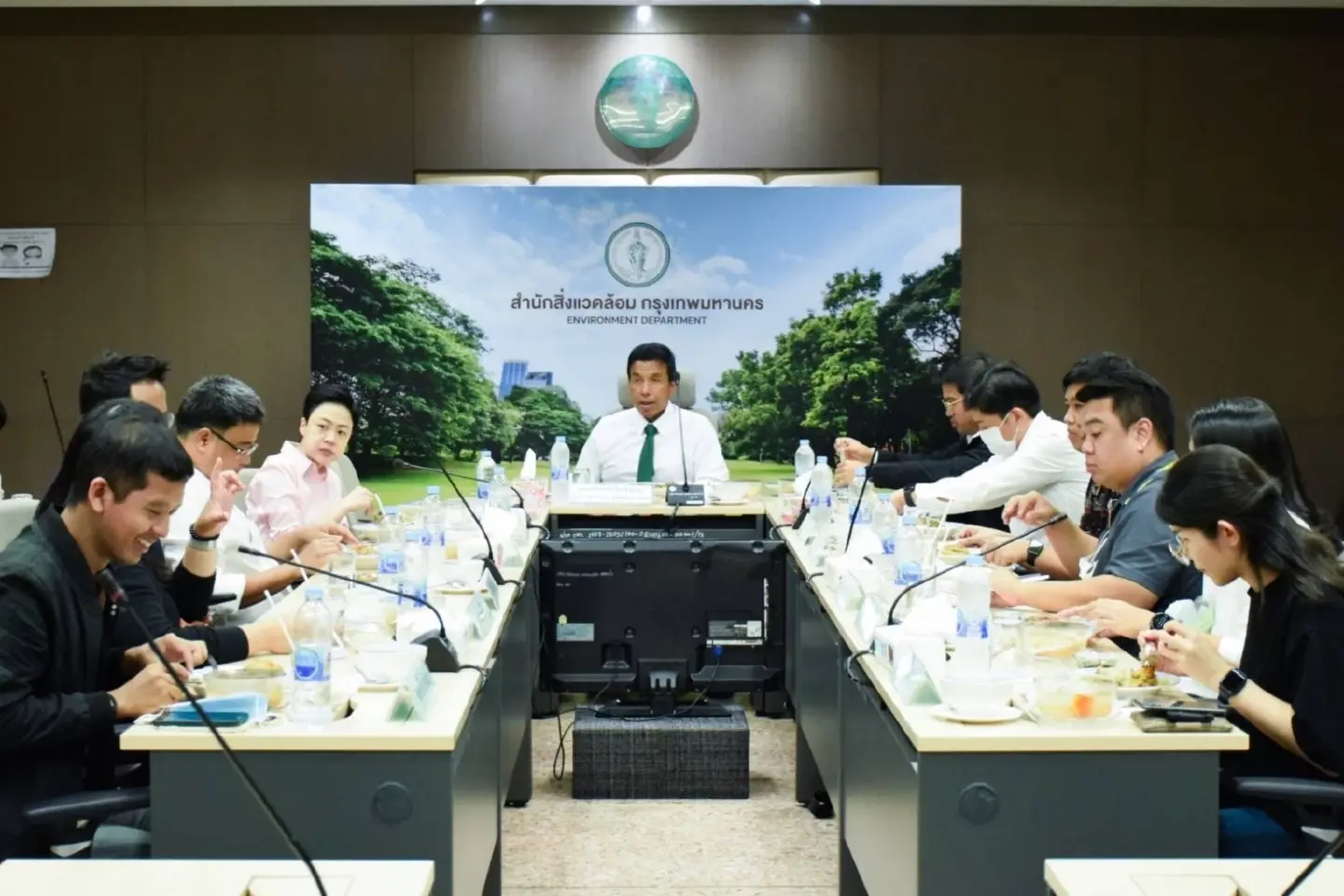 Bangkok Governor rewards ‘active citizens’ for tracking down smog sources