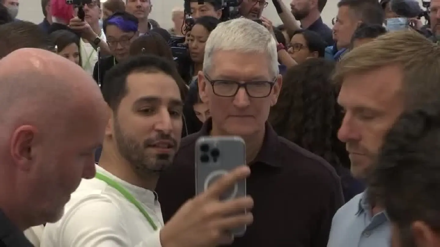 Apple's weak iPhone sales drive first profit miss since 2016 Apple's weak iPhone sales drive first profit miss since 2016