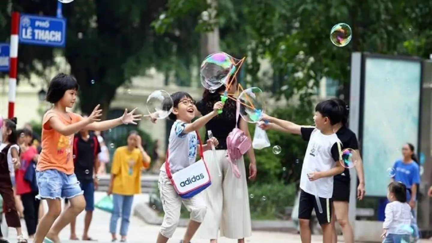 Hanoi aims to lower number of families with more than three children