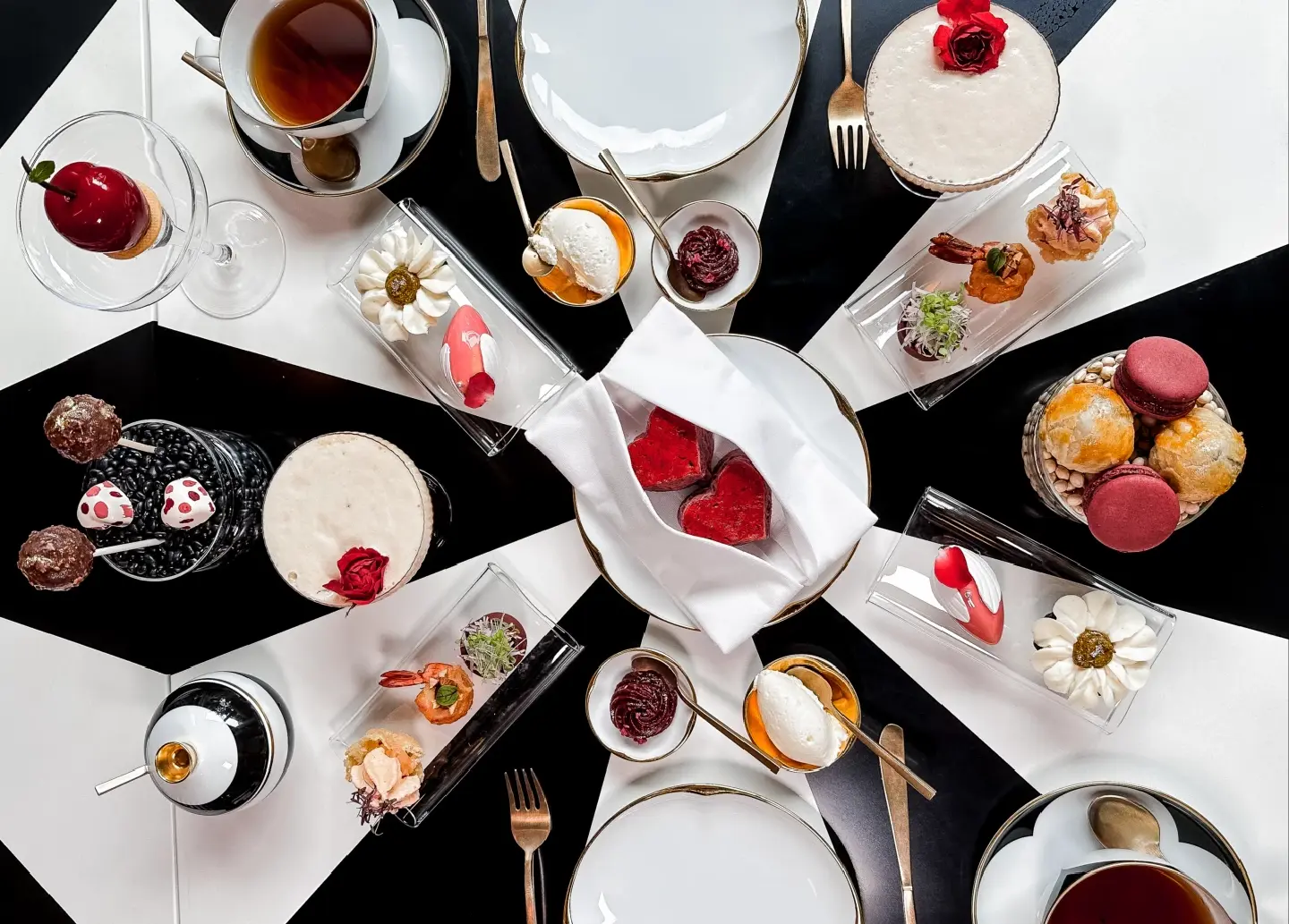 Singles to sweethearts: The Standard, Bangkok Mahanakhon celebrates Valentine’s Day with amorous dining experiences Singles to sweethearts: The Standard, Bangkok Mahanakhon celebrates Valentine’s Day with amorous dining experiences