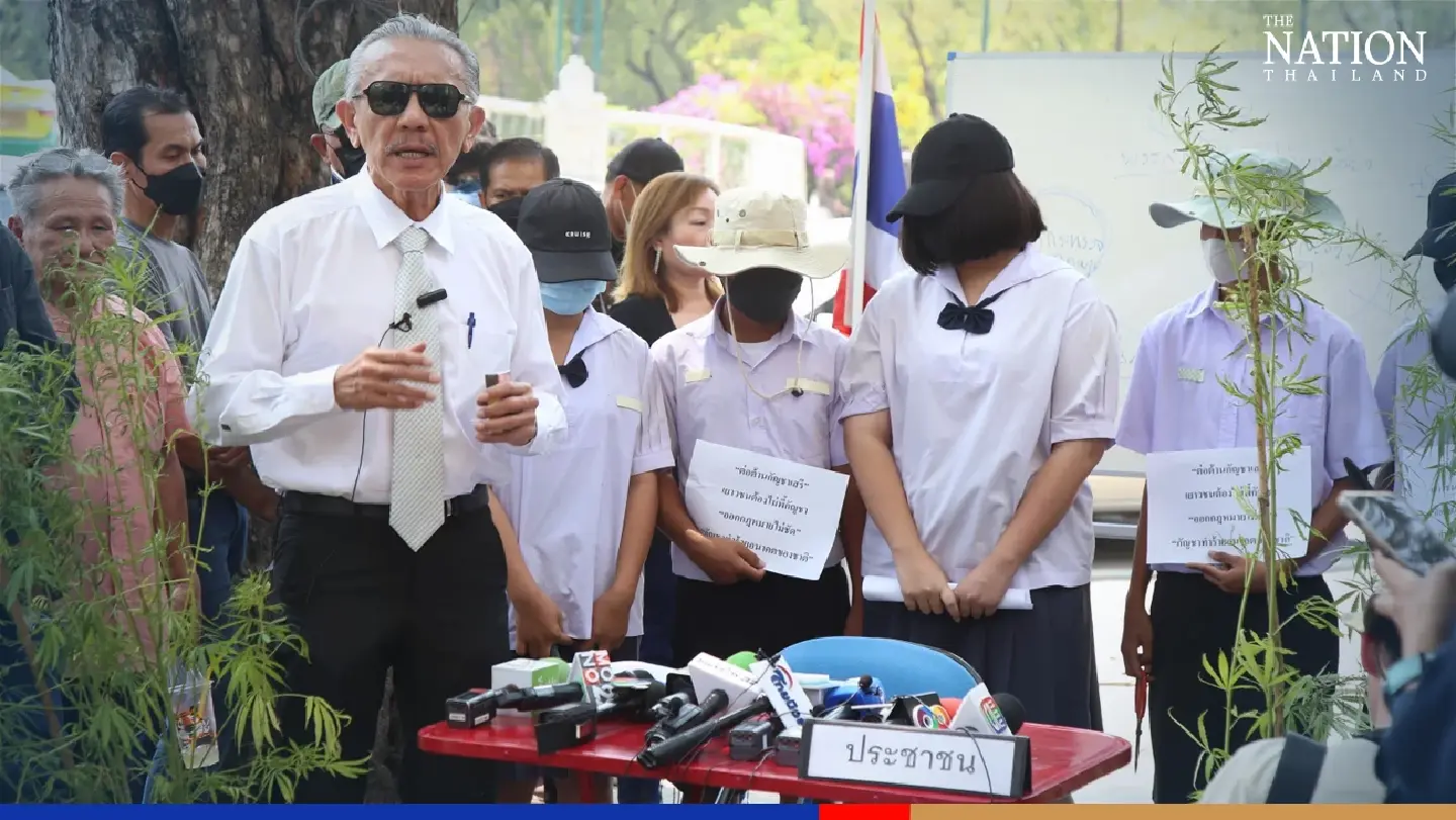 Chuwit leads students in protest against Bhumjaithai over ganja abuse by youth