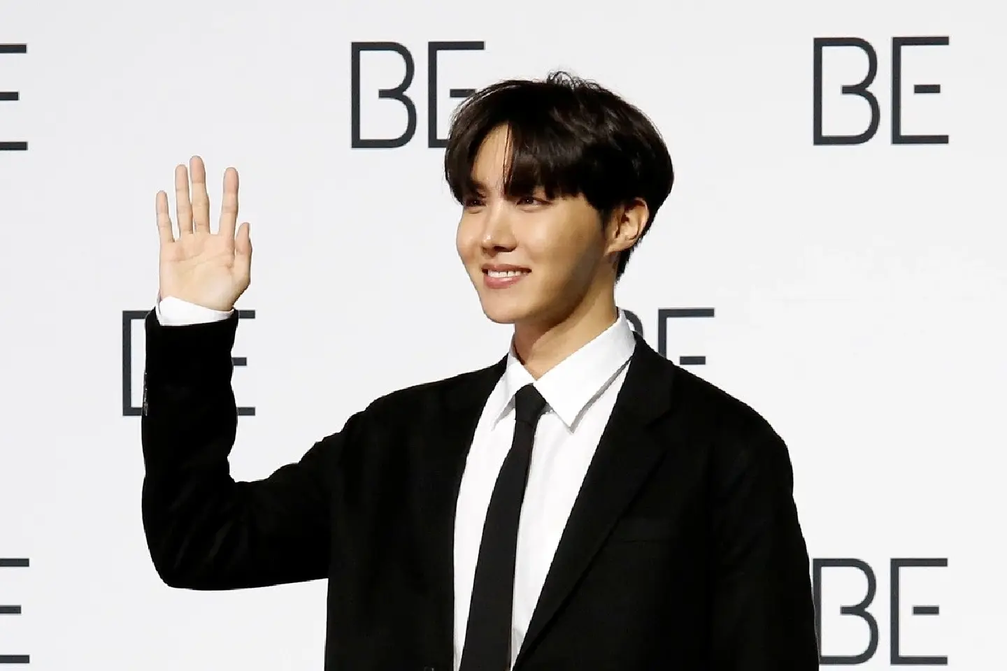 BTS’ J-Hope Becomes 2nd in Group to Enlist for Military Service BTS’ J-Hope Becomes 2nd in Group to Enlist for Military Service