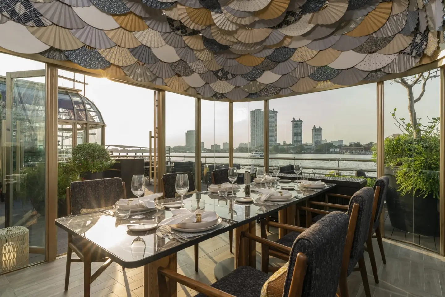 The Crystal Grill House: Bangkok Marriott Marquis Queen’s Park and Asset World Corporation introduces a glamorous new era of riverside gastronomy