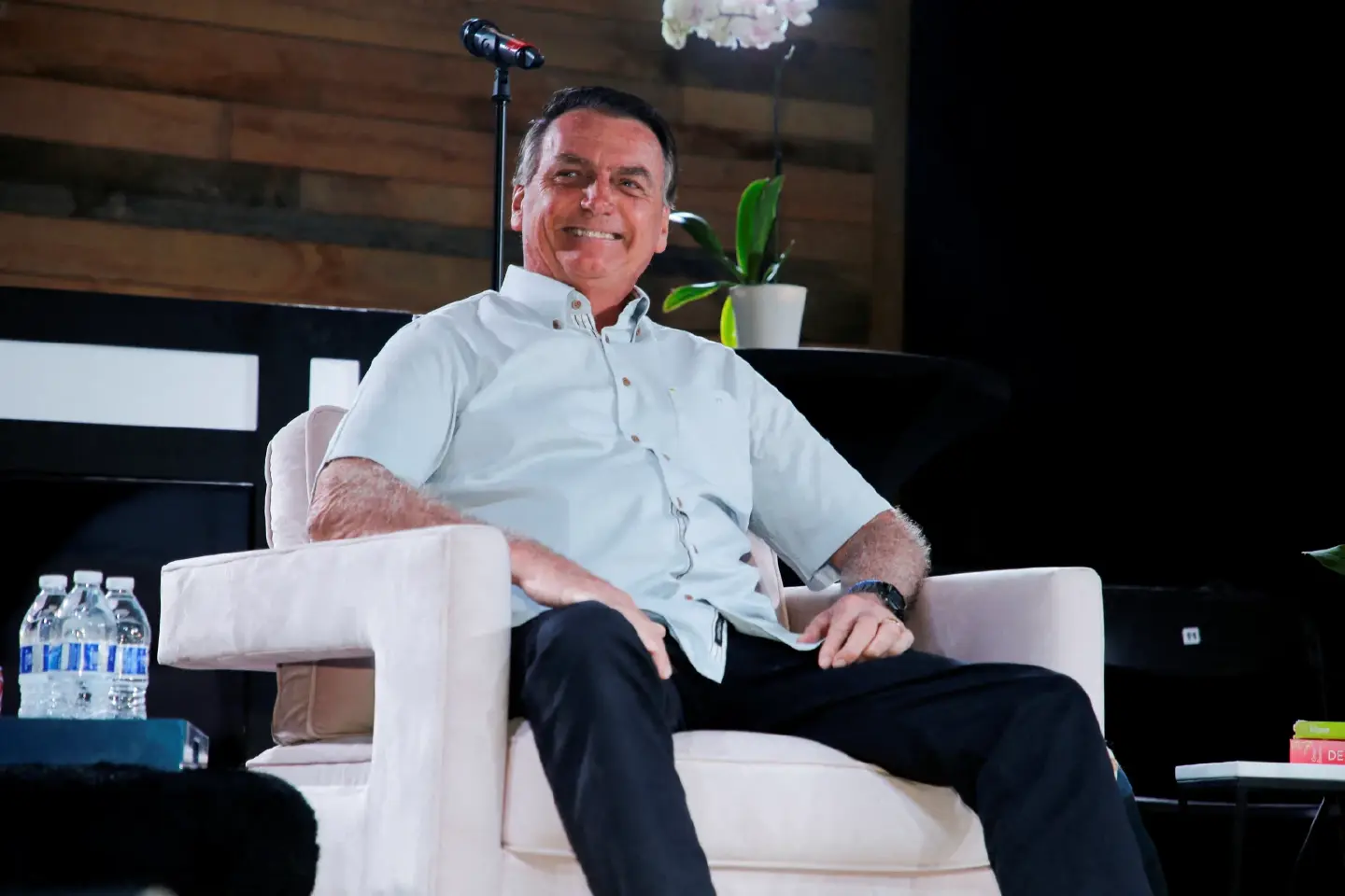 Bolsonaro addresses supporters after applying for US tourist visa Bolsonaro addresses supporters after applying for US tourist visa