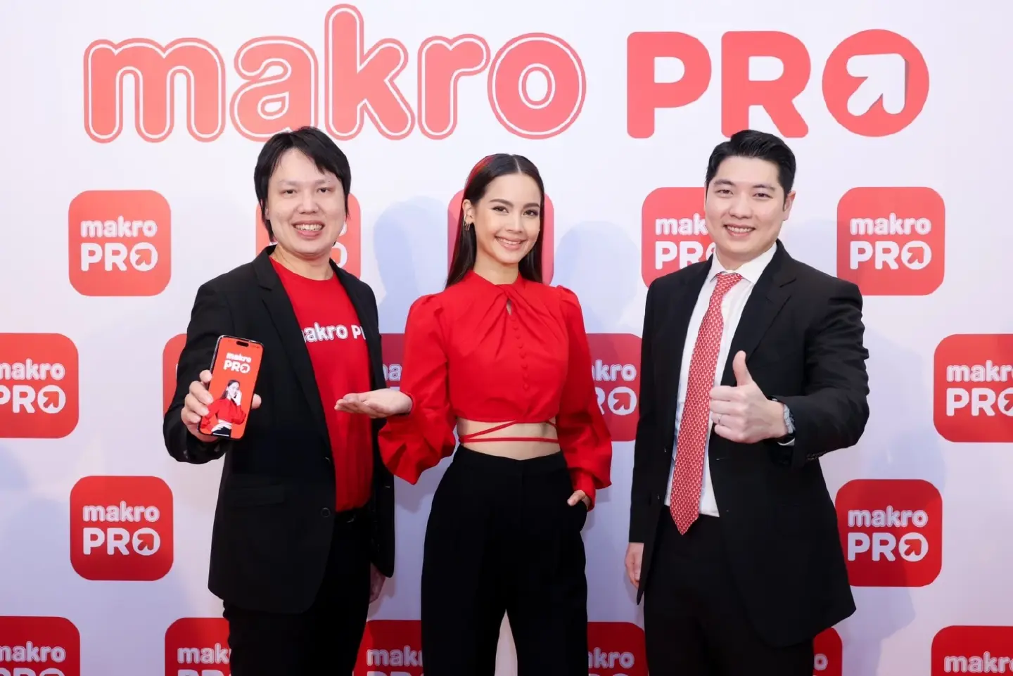 "Makro PRO", a one-stop-service "Sell – Buy – Reward" in one application "Makro PRO", a one-stop-service "Sell – Buy – Reward" in one application
