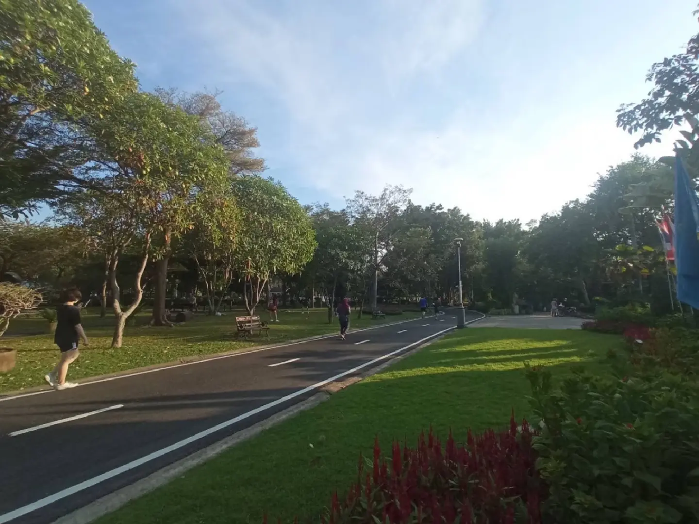 Thonburirom Park in Bangkok extends opening hours to suit locals Thonburirom Park in Bangkok extends opening hours to suit locals