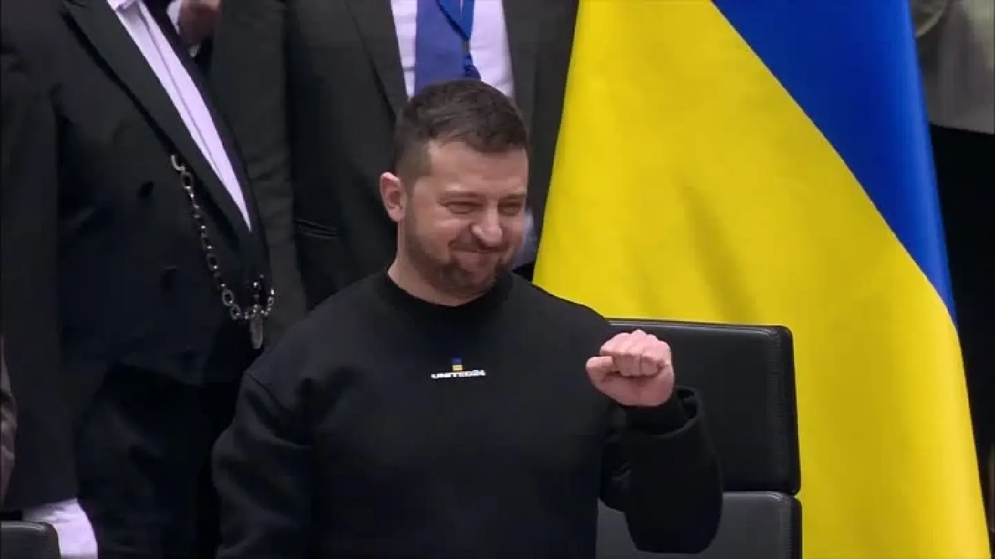 Zelenskiy hopes for EU jets, gets standing ovation in Brussels Zelenskiy hopes for EU jets, gets standing ovation in Brussels