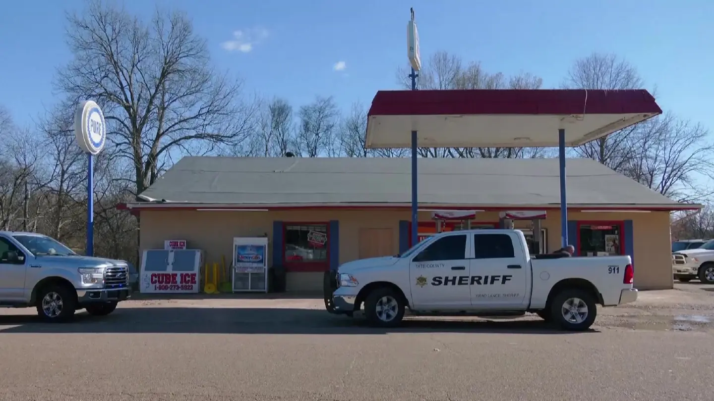 Six dead as gunman goes on rampage in small Mississippi town