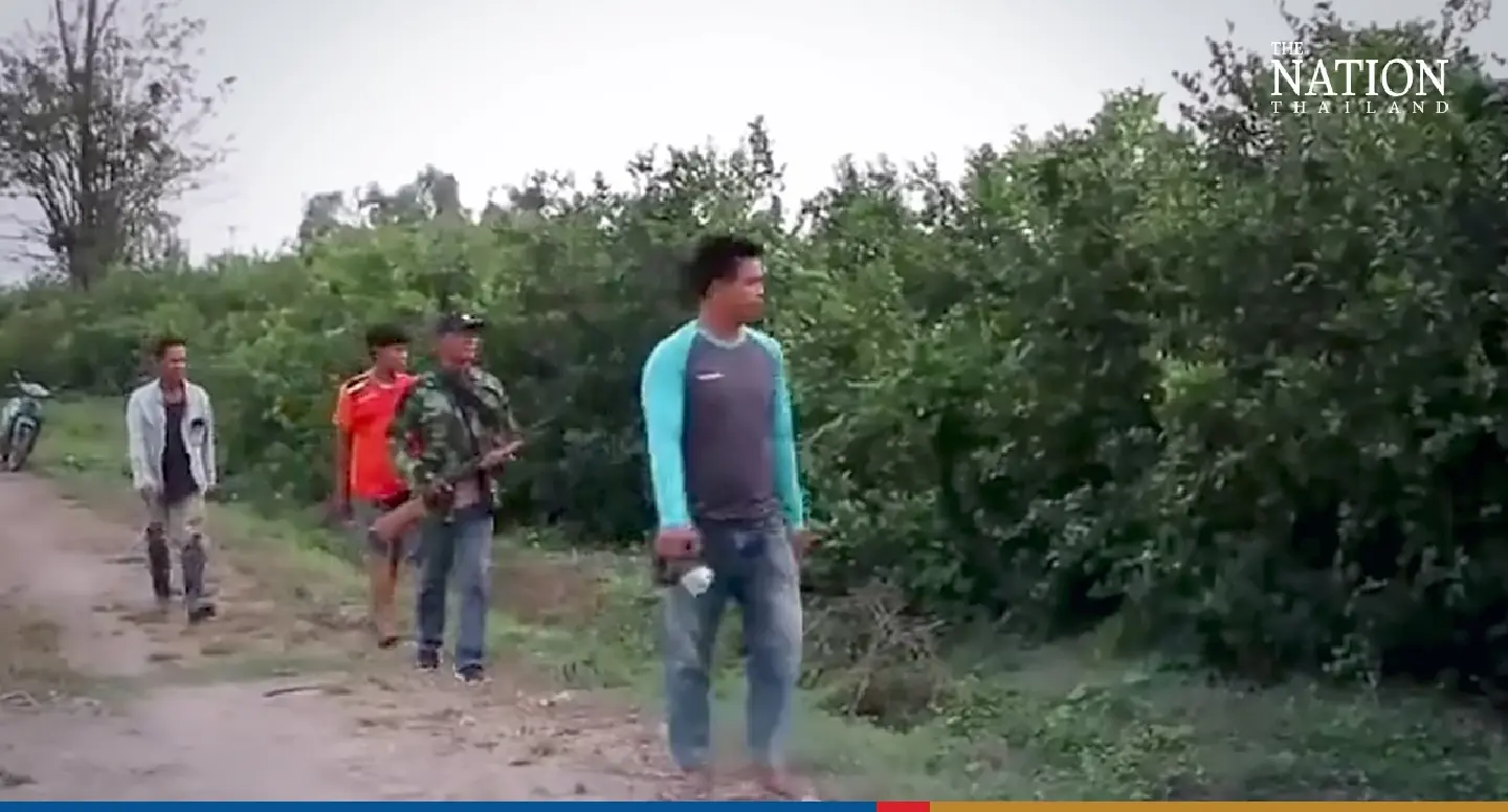 Lime-growers in Kamphaeng Phet form gun-toting squad to prevent theft