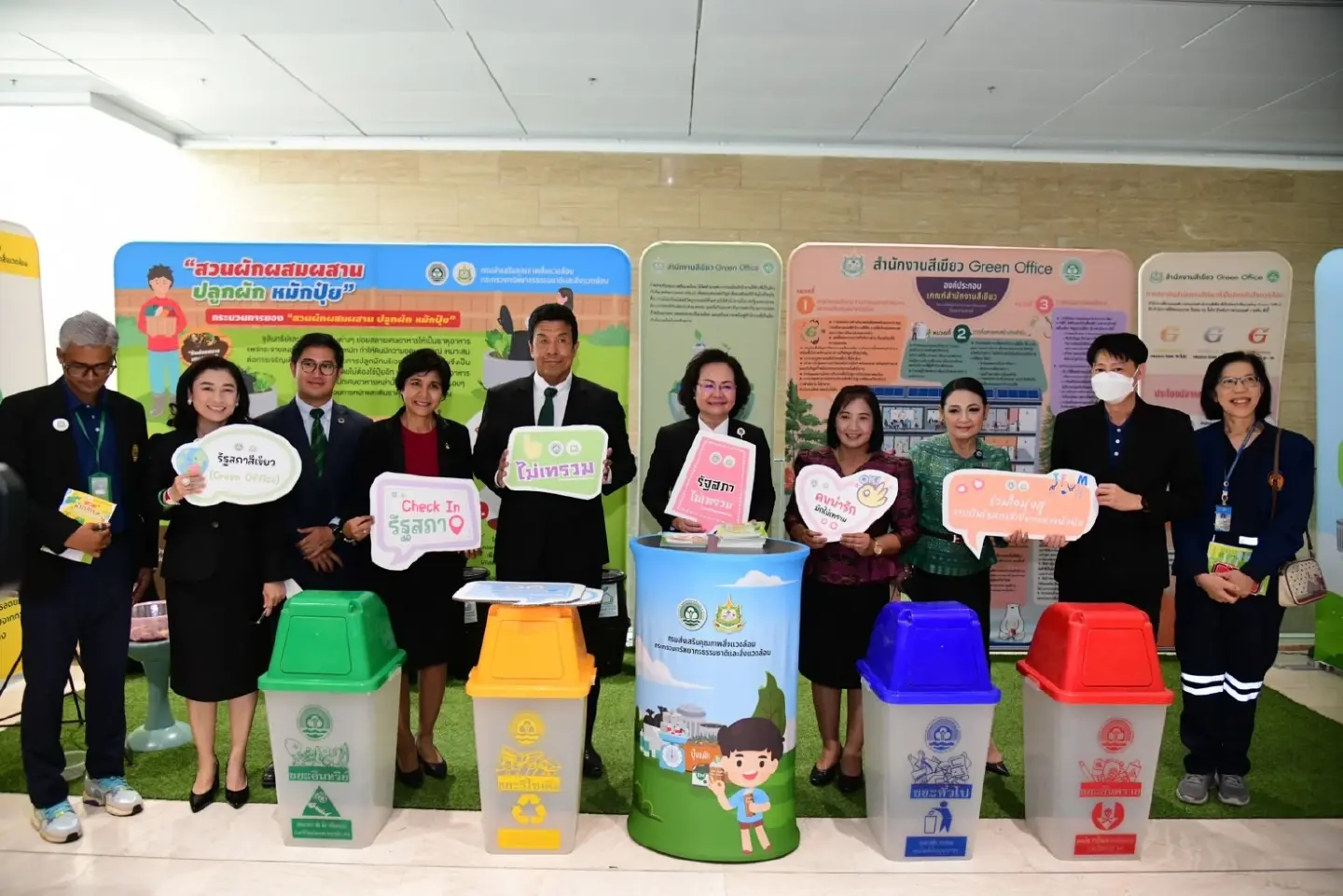 Parliament joins Bangkok’s waste-separation campaign Parliament joins Bangkok’s waste-separation campaign