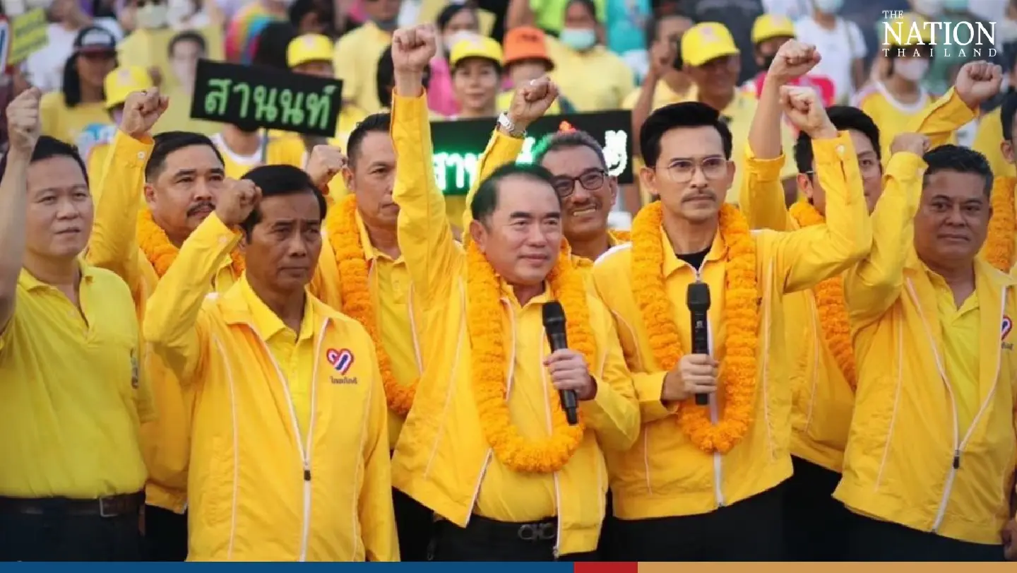 Thaksin, Yingluck will serve their jail terms, declares Thai Pakdee Party in vote rally