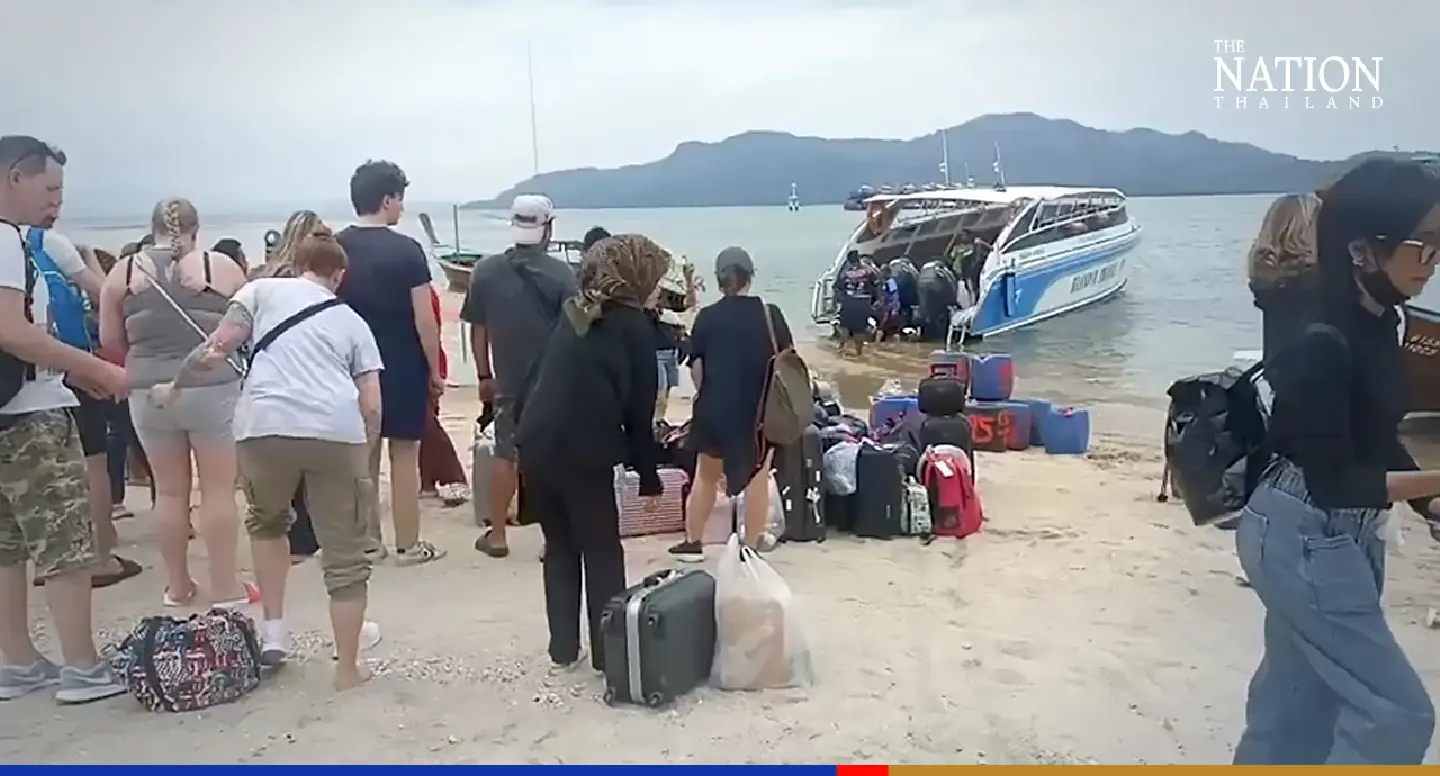 Blockade of pier to Ko Lipe costing ‘THB10 million per day’ in lost tourism revenue