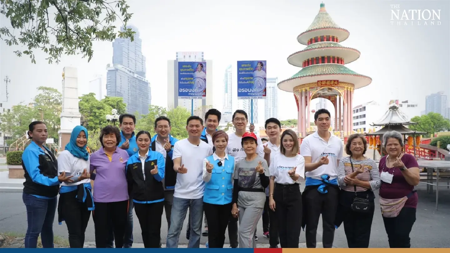 Democrats woo Bangkokians with promises of clean air, green spaces