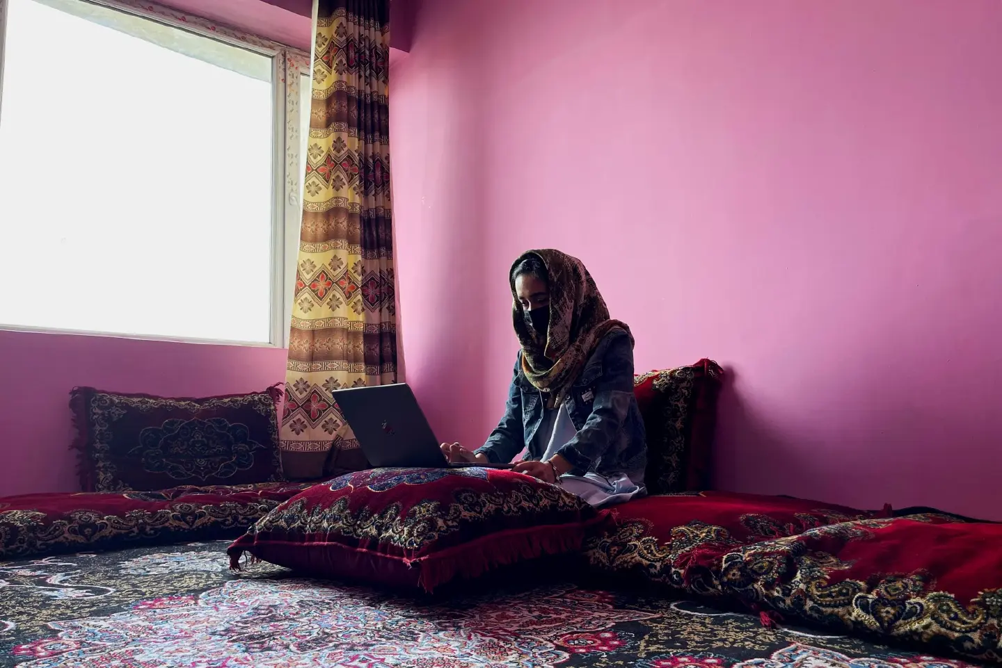 Afghan girls go online to study