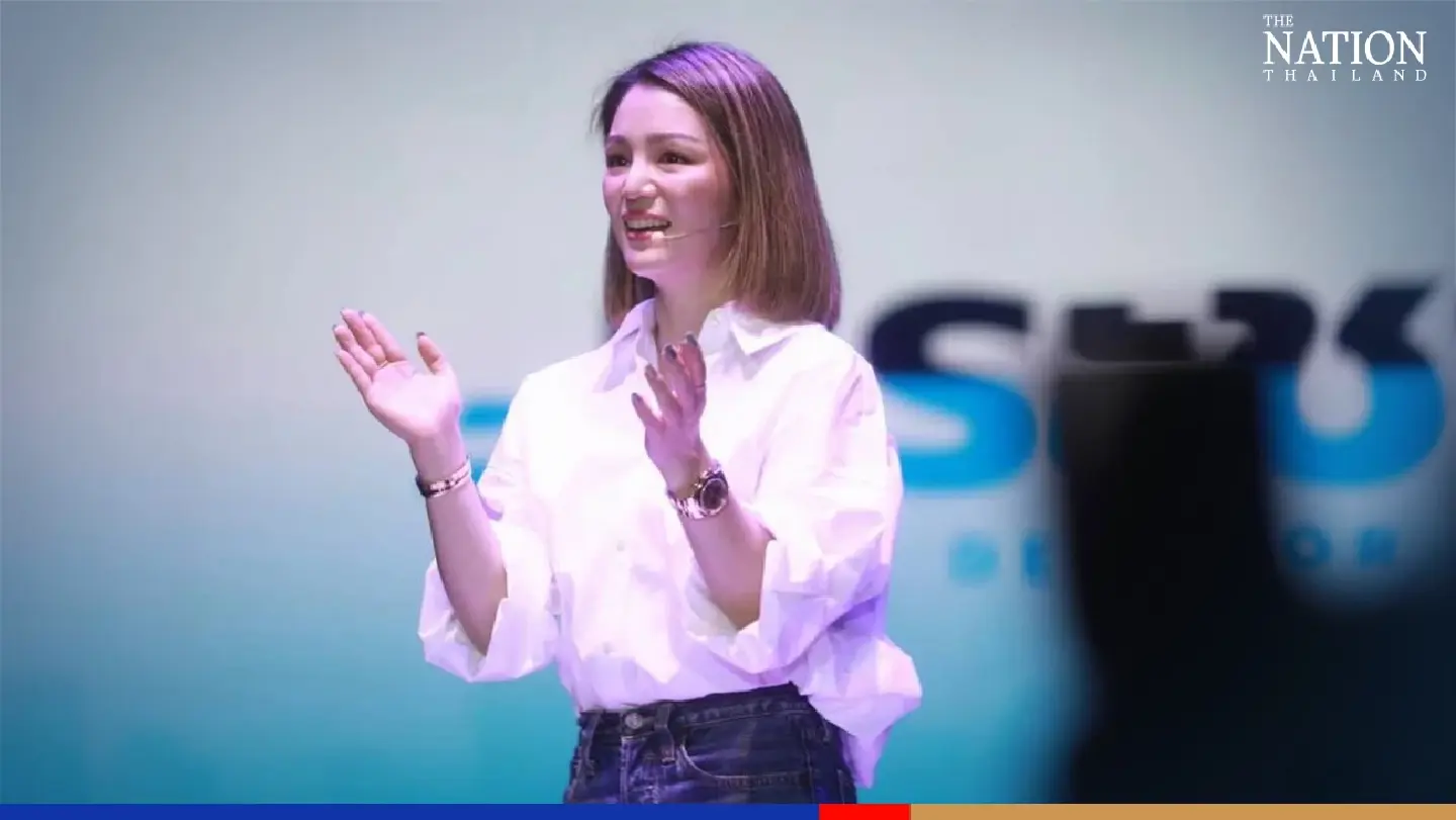 ‘Madame Dear’ unveils Democrat Party’s 33 contenders for Bangkok ‘Madame Dear’ unveils Democrat Party’s 33 contenders for Bangkok