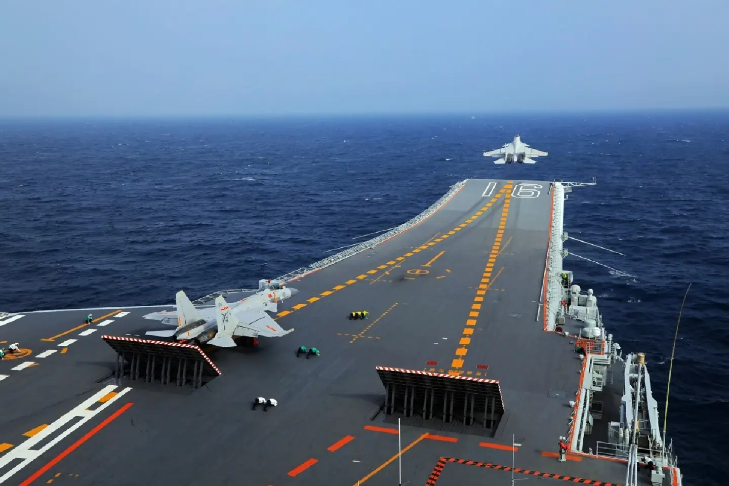 China's Navy selects teen aviation trainees