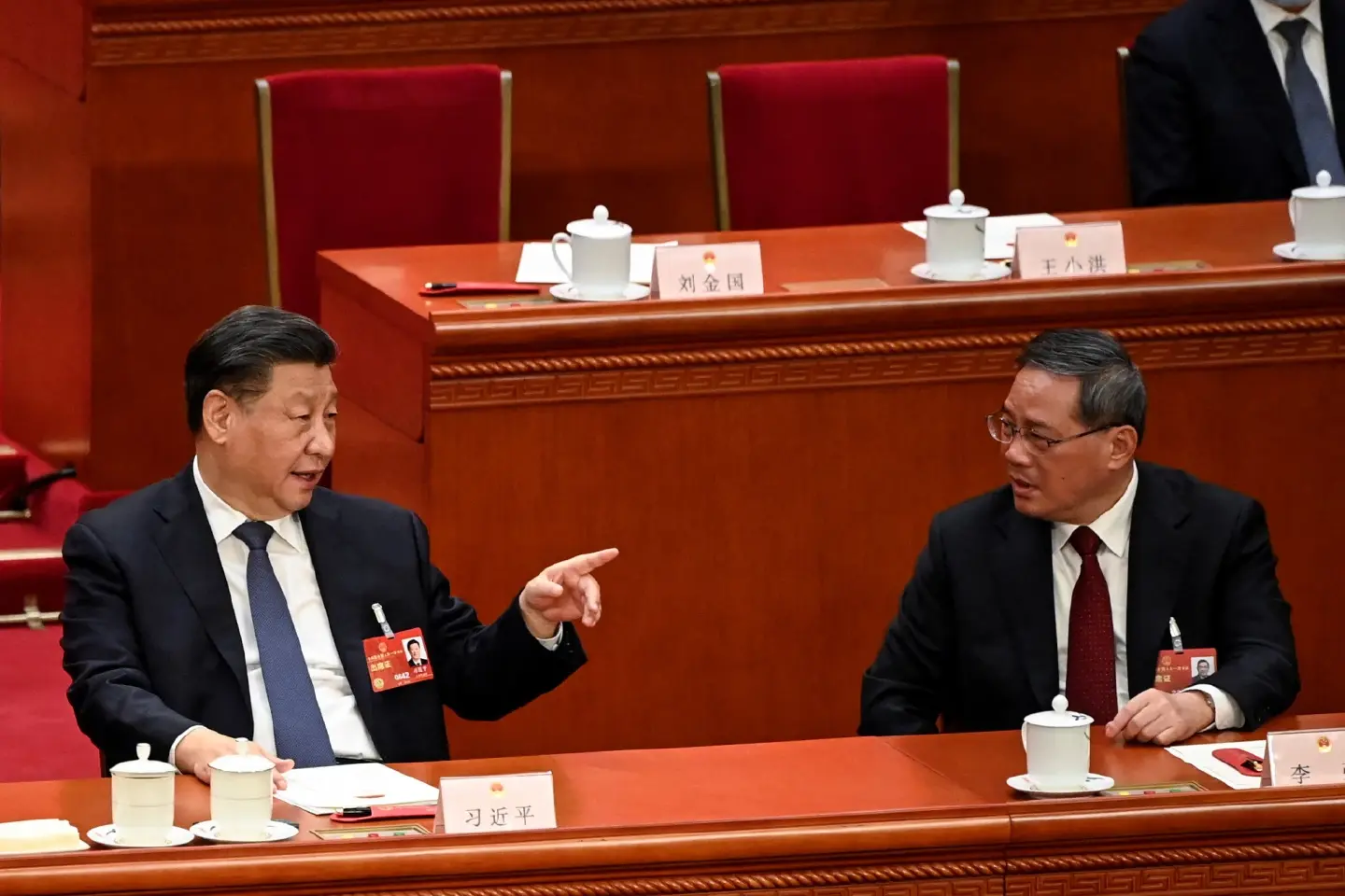 China appoints ministers, emphasis on continuity
