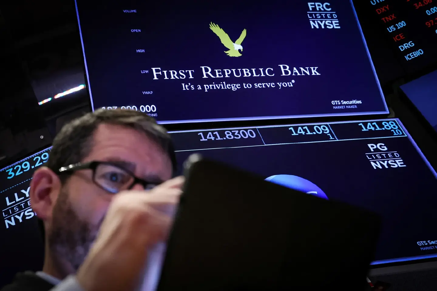 Major US banks inject $30 billion to rescue First Republic Bank Major US banks inject $30 billion to rescue First Republic Bank
