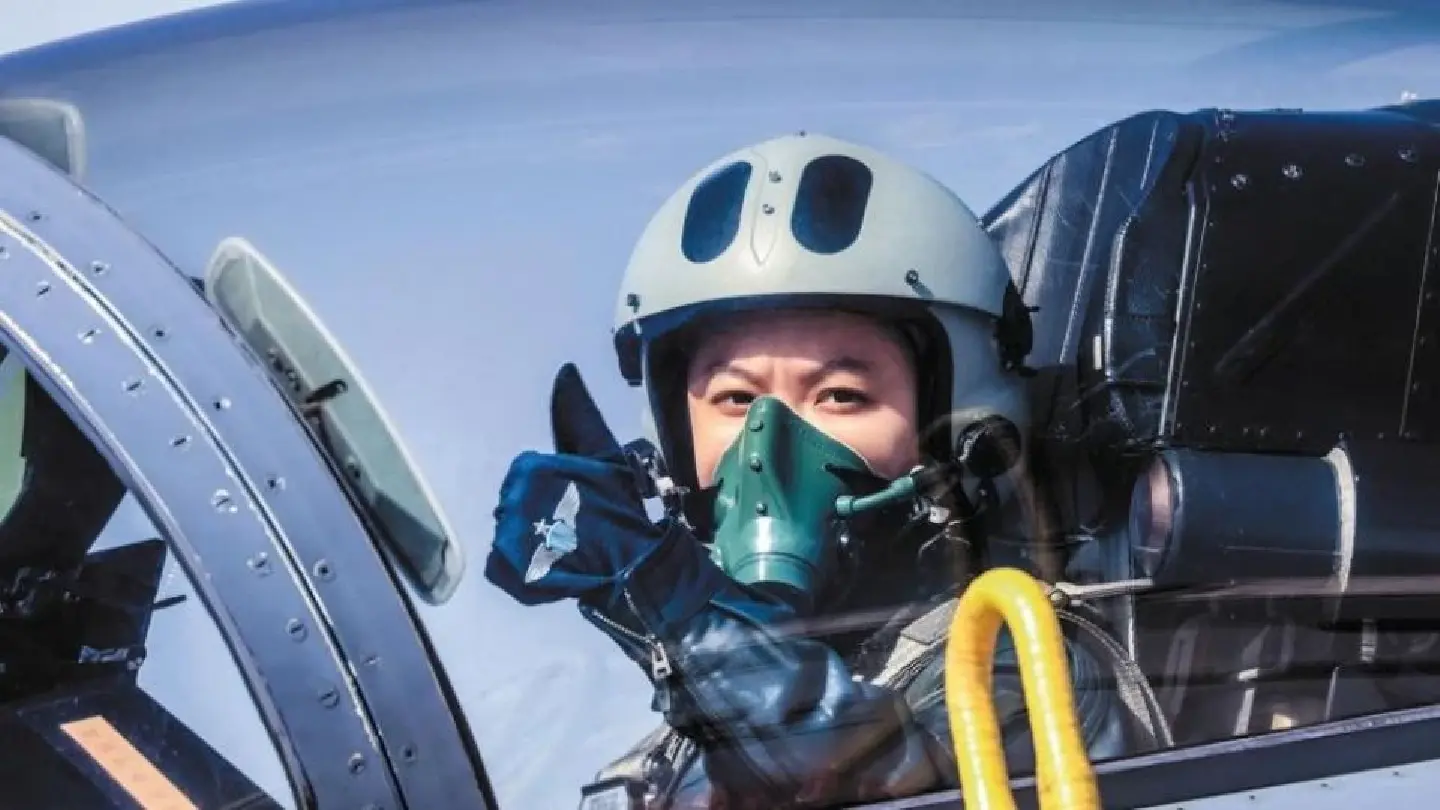 China allows five female pilots to fly heavy-duty fighter jets