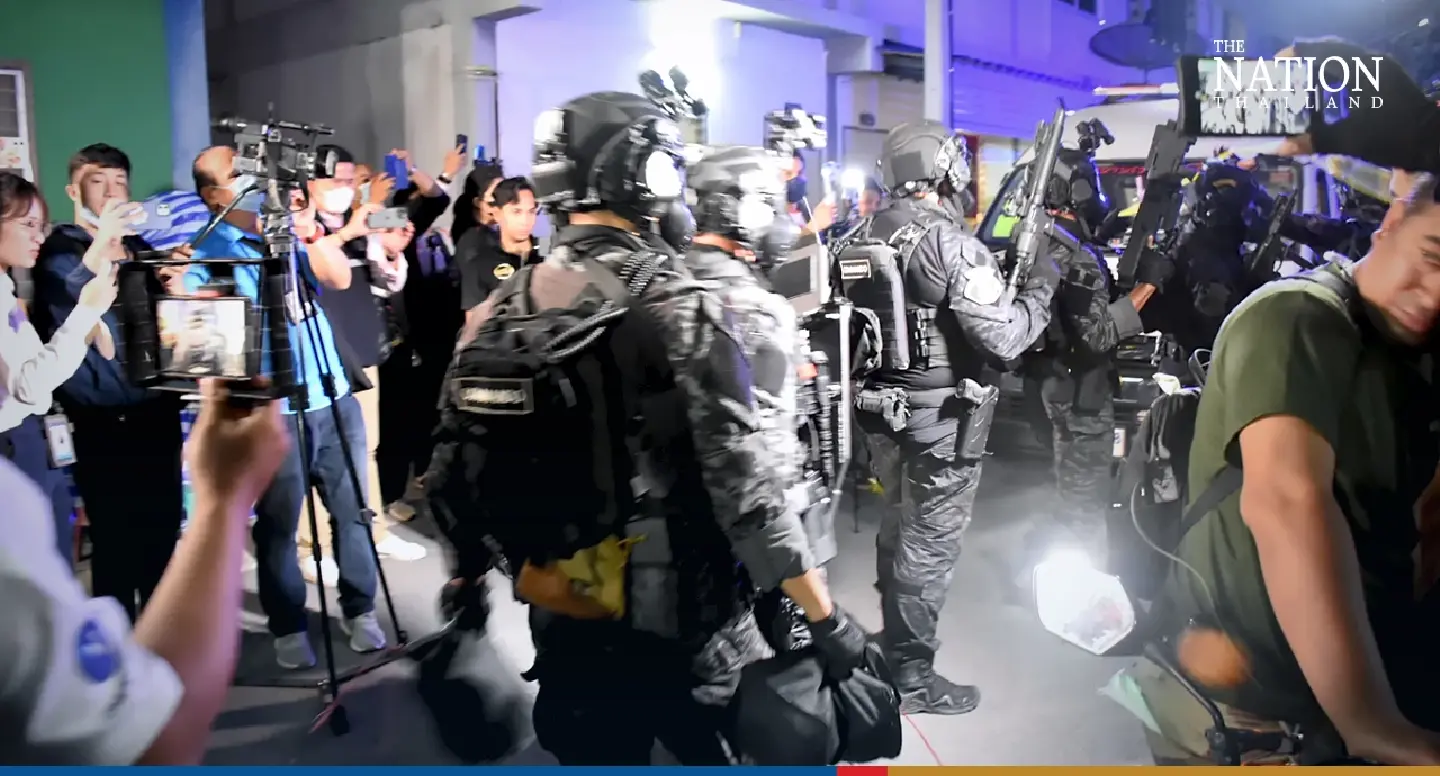 Tear gas, stun grenades fail to dislodge rogue cop in Bangkok standoff Tear gas, stun grenades fail to dislodge rogue cop in Bangkok standoff