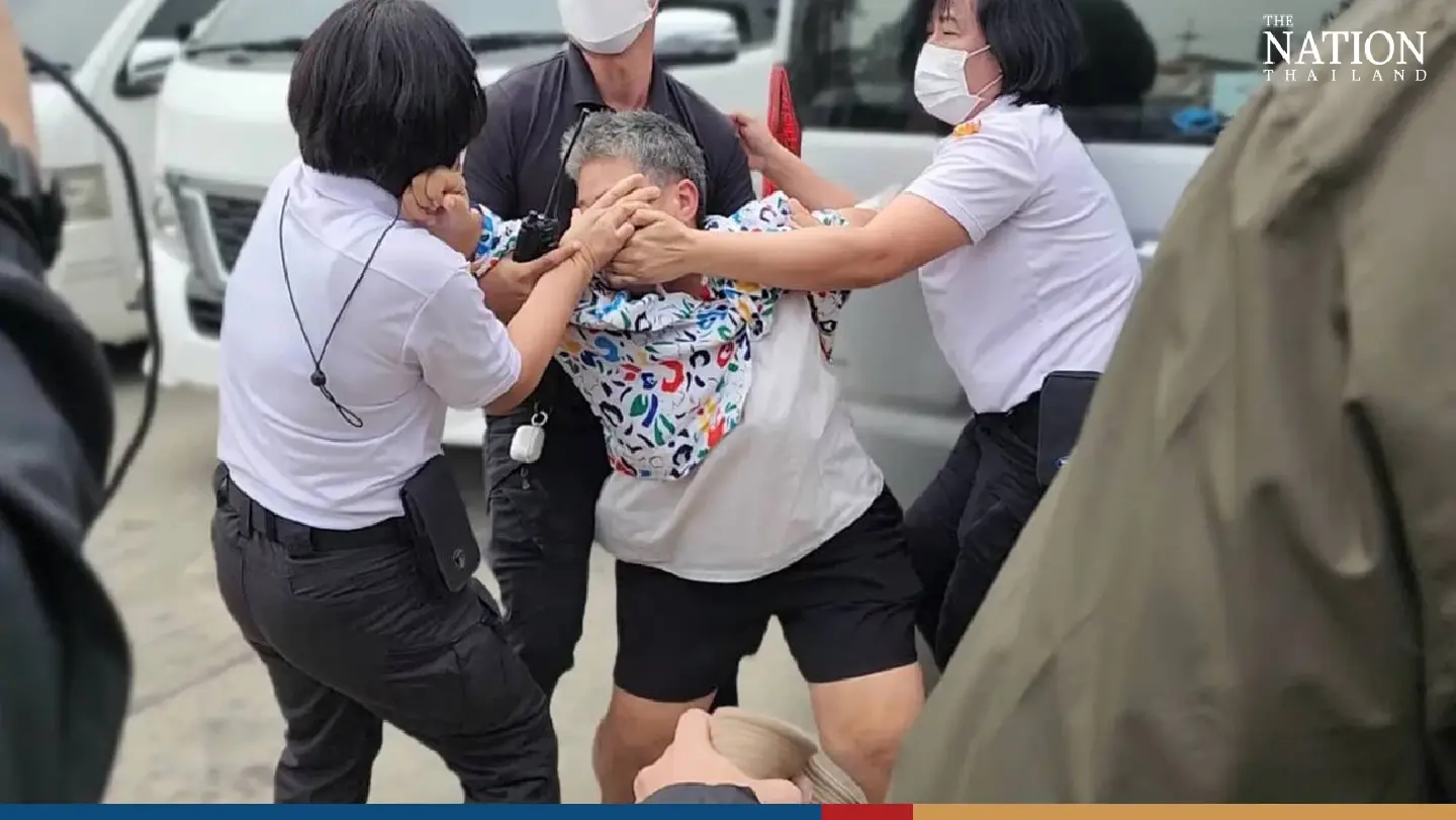 Woman shouts curses at PM during his visit to Ratchaburi