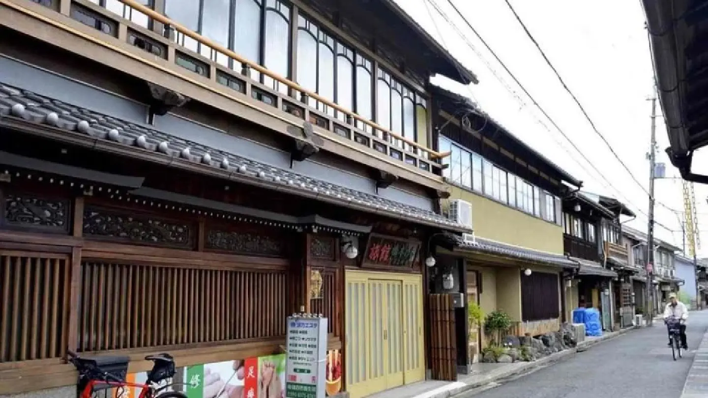 Kyoto: Should dark history of brothels be passed on?