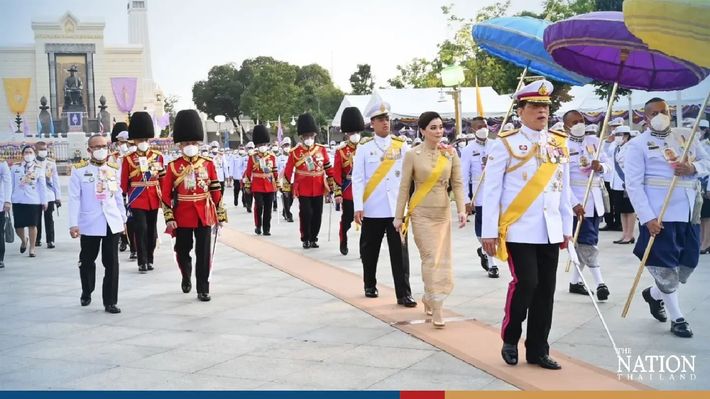 King and Queen make merit on Chakri Day King and Queen make merit on Chakri Day