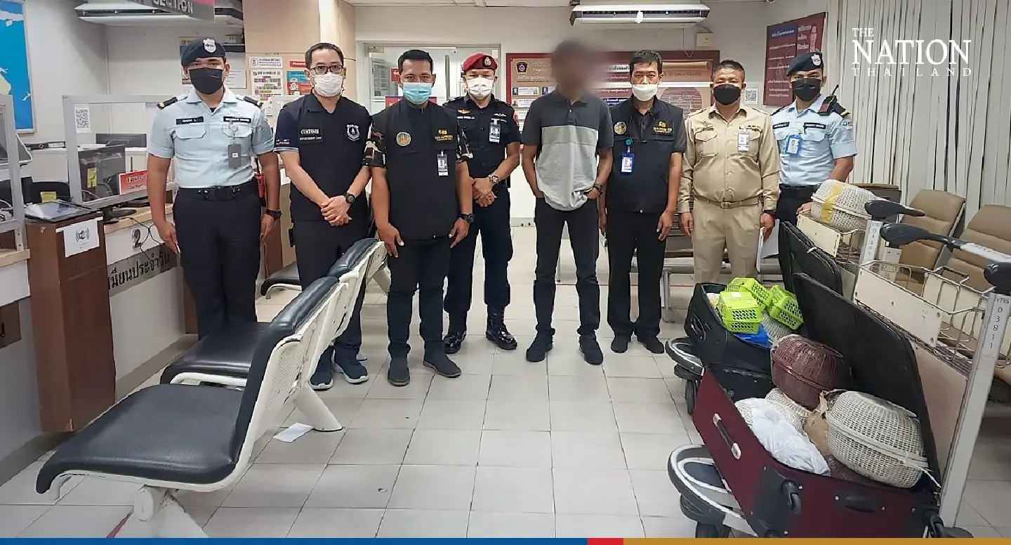 Maldivian tourist caught smuggling rare birds out of Bangkok Maldivian tourist caught smuggling rare birds out of Bangkok