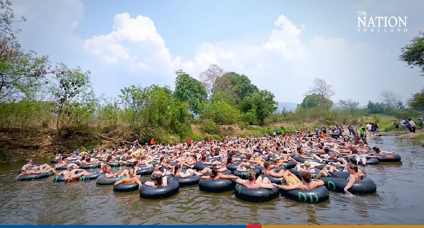 Tubing event in Pai draws hundreds of tourists trying to escape summer heat Tubing event in Pai draws hundreds of tourists trying to escape summer heat