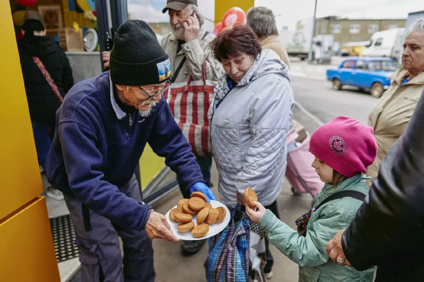 Japanese man feeds Kharkiv residents for free after sheltering in underground for months Japanese man feeds Kharkiv residents for free after sheltering in underground for months