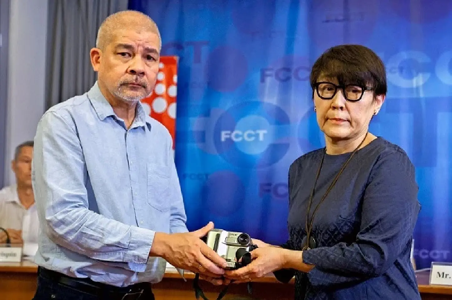 Video Camera of Japanese Journalist Killed in Myanmar Returned to Family after 15 Years Video Camera of Japanese Journalist Killed in Myanmar Returned to Family after 15 Years